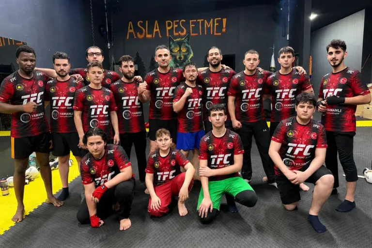 Büyükler ve Gençler - Toprak Fight Club Esenyurt