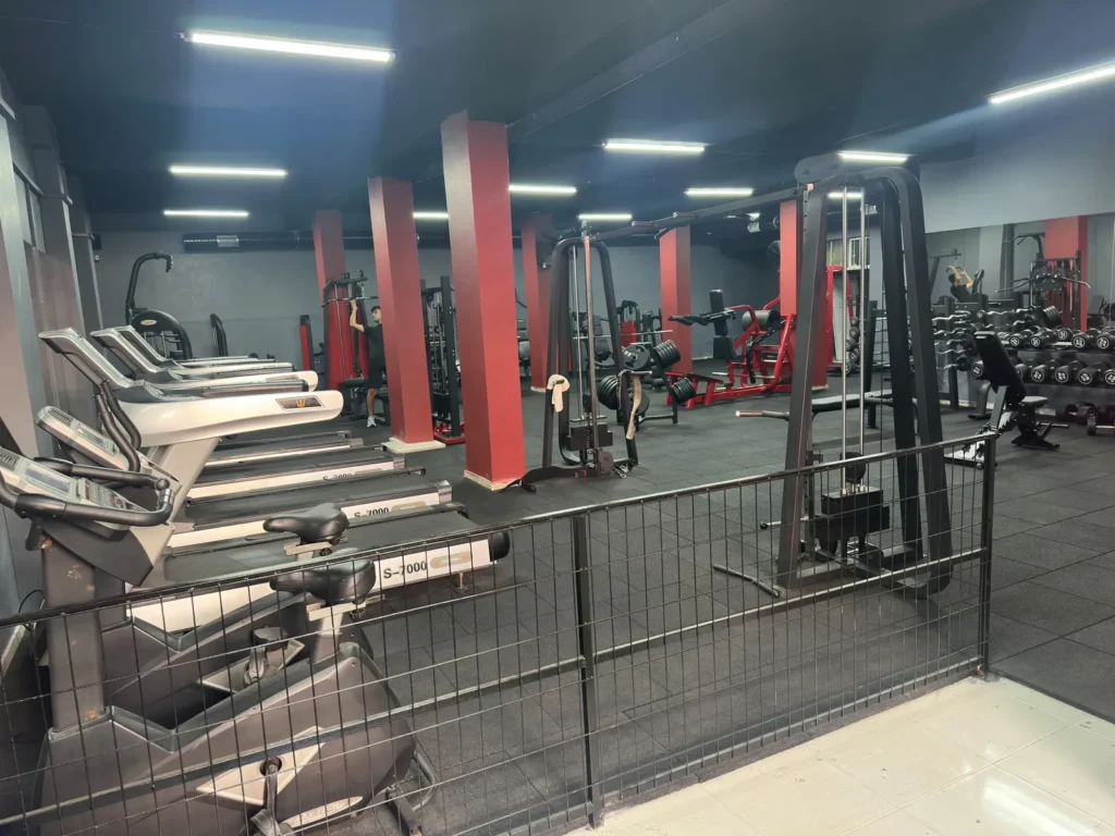 Toprak Gym Fitness salonunun genel görünümü – kardiyo ve kuvvet alanları, Güzelyurt Esenyurt